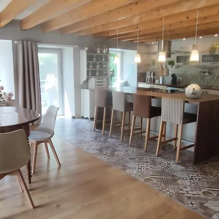 Maison Familiale Les Pruniers * Félines